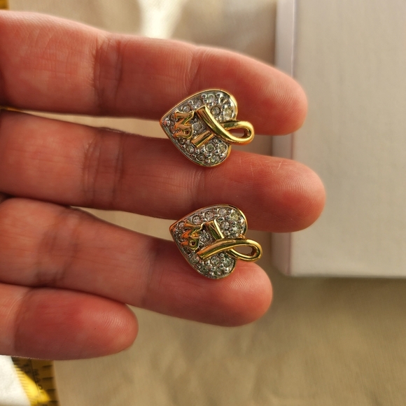 Vintage Nina Ricci Gold Tone Heart shape Rhinestone Clip on Earrings - Picture 3 of 10
